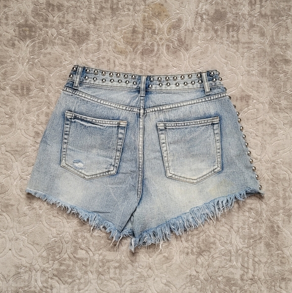 Jean shorts Size medium - Picture 3 of 8